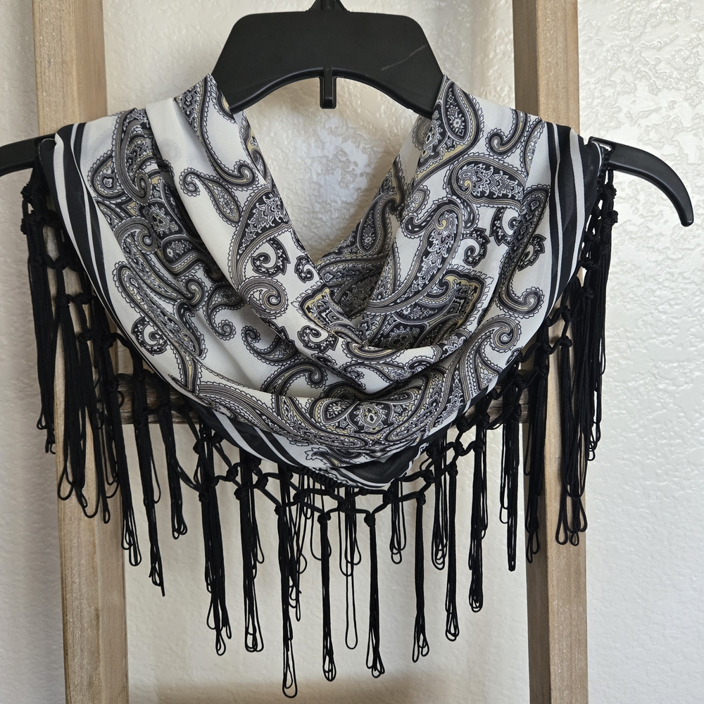 Elegant Black and White Paisley Scarf with Fringe